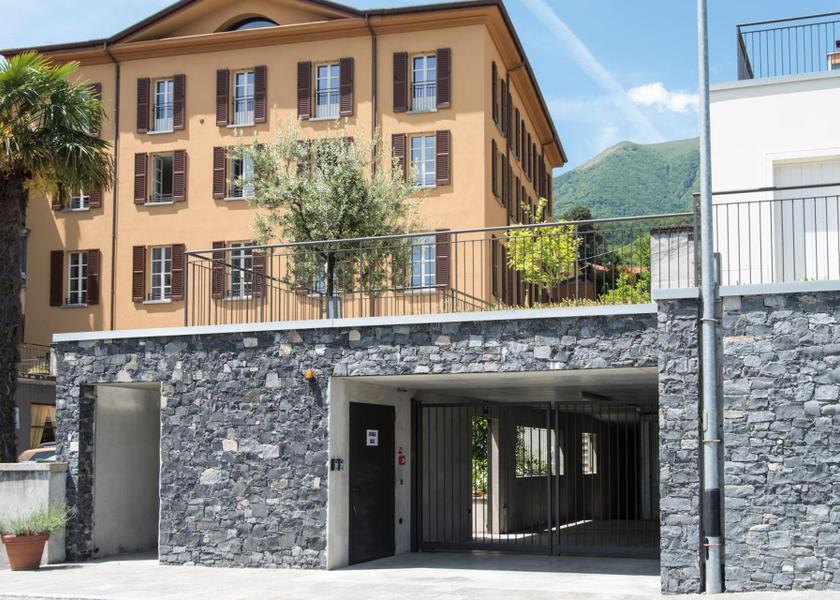 Lombardy Griante entrance