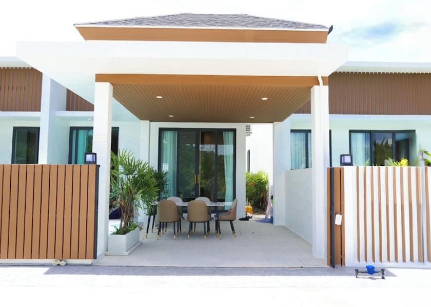 Phuket Province Sa Khu Front of property