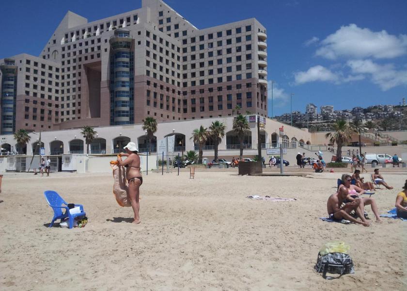  Haifa beach