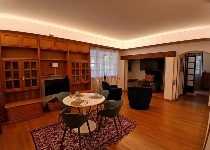 Lombardy Inverigo shared lounge/tv area