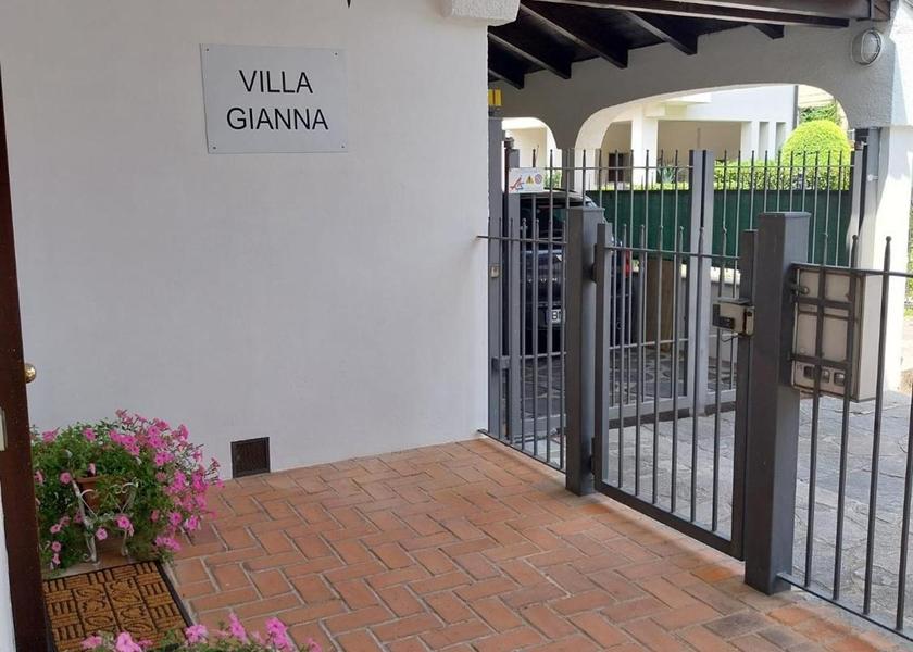 Lombardy Inverigo entrance