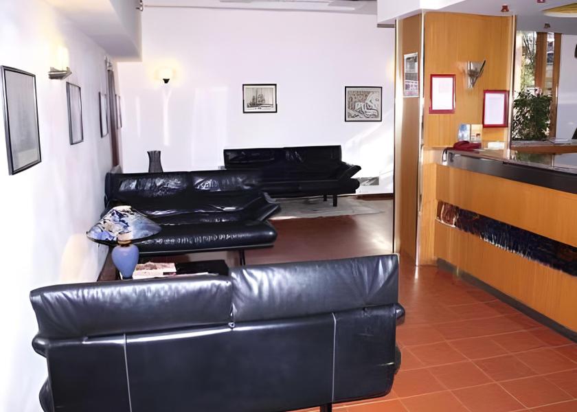 Sardinia La Maddalena lobby