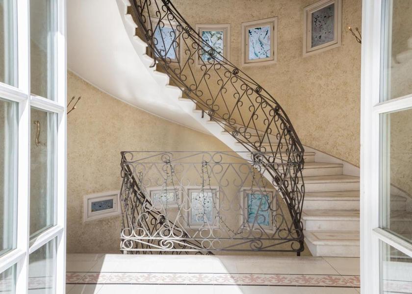 Lombardy Lainate entrance