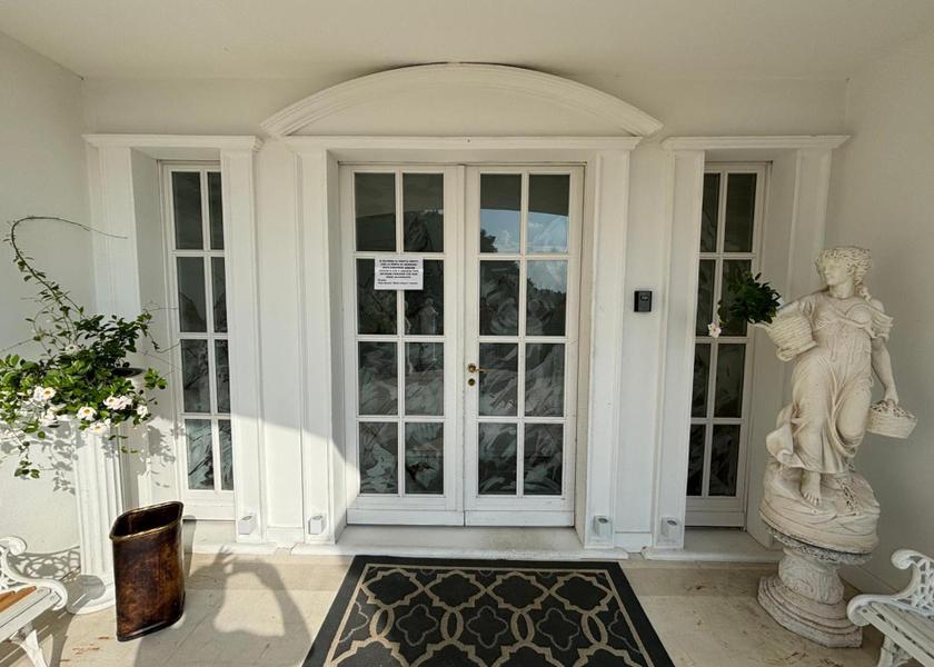 Lombardy Lainate entrance