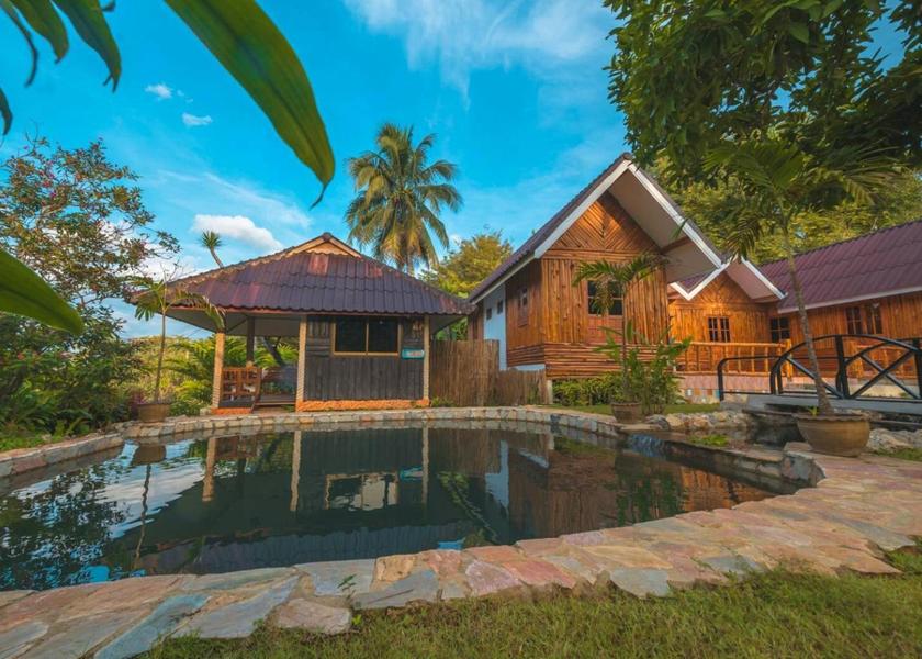 Kanchanaburi Province Sai Yok swimming pool