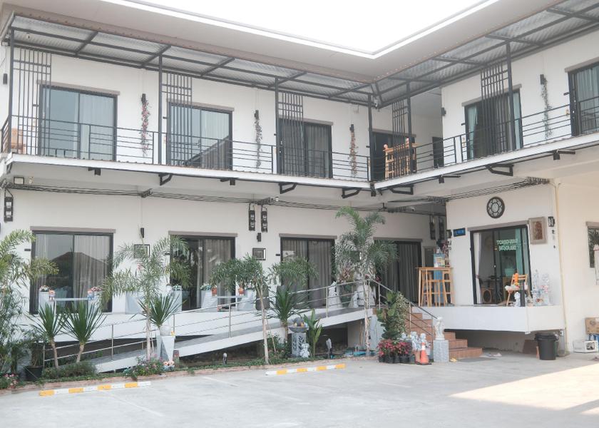 Nakhon Pathom Province Sam Phran exterior view