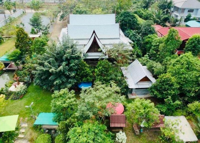 Nakhon Pathom Province Sam Phran exterior view