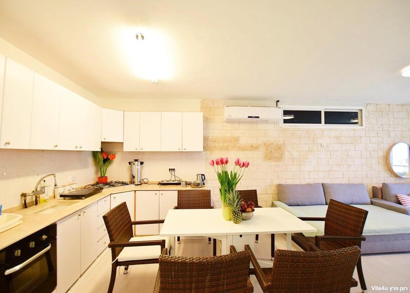 Central Netanya Food & Dining