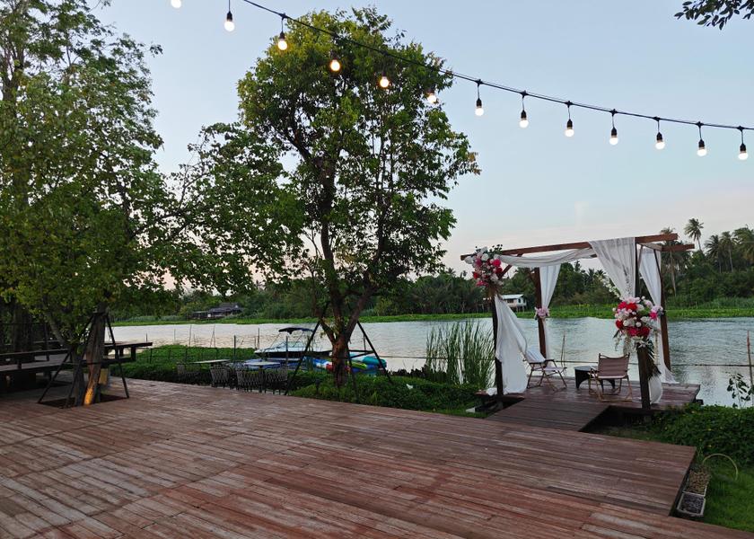 Nakhon Pathom Province Sam Phran exterior view
