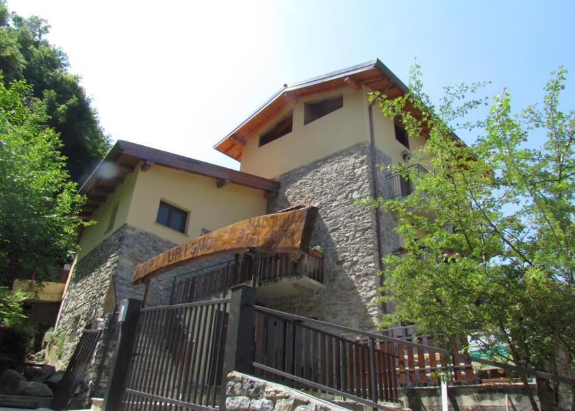 Lombardy Lezzeno entrance