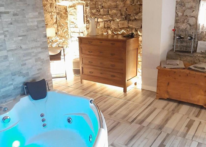 Lombardy Lezzeno King Room with Spa Bath