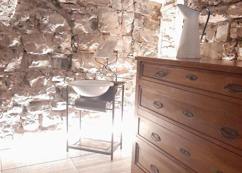 Lombardy Lezzeno bathroom