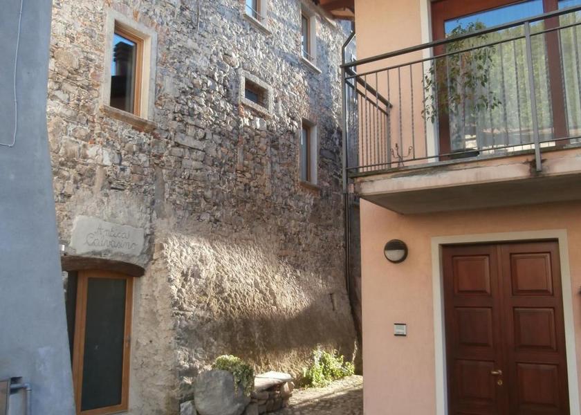 Lombardy Lezzeno entrance