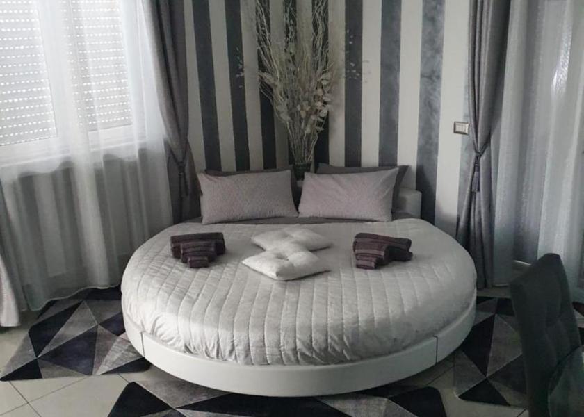 Lombardy Limbiate King Room with Balcony