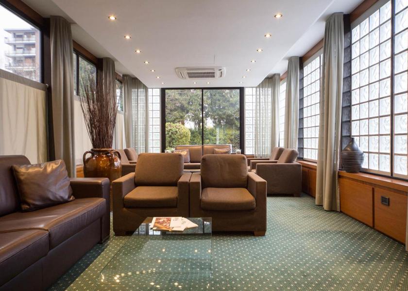 shared lounge/tv area