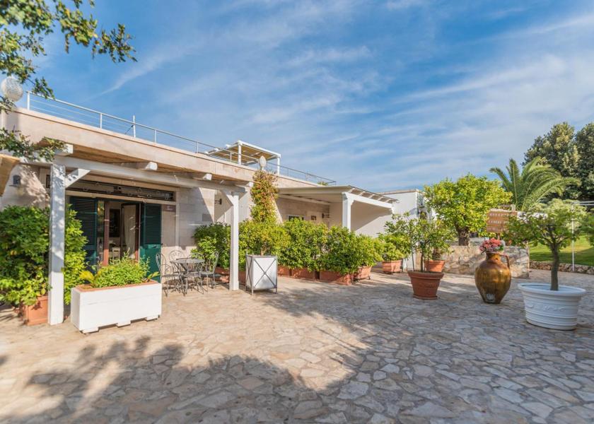 Puglia Locorotondo Hotel Exterior