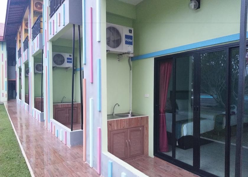 Chonburi Province Phanat Nikhom Terrace/patio