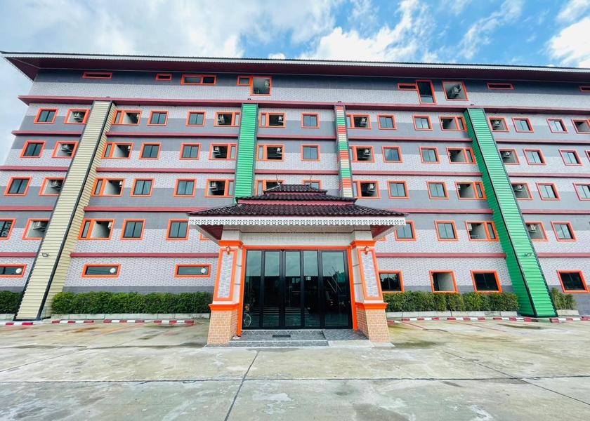 Chonburi Province Phanat Nikhom Exterior view