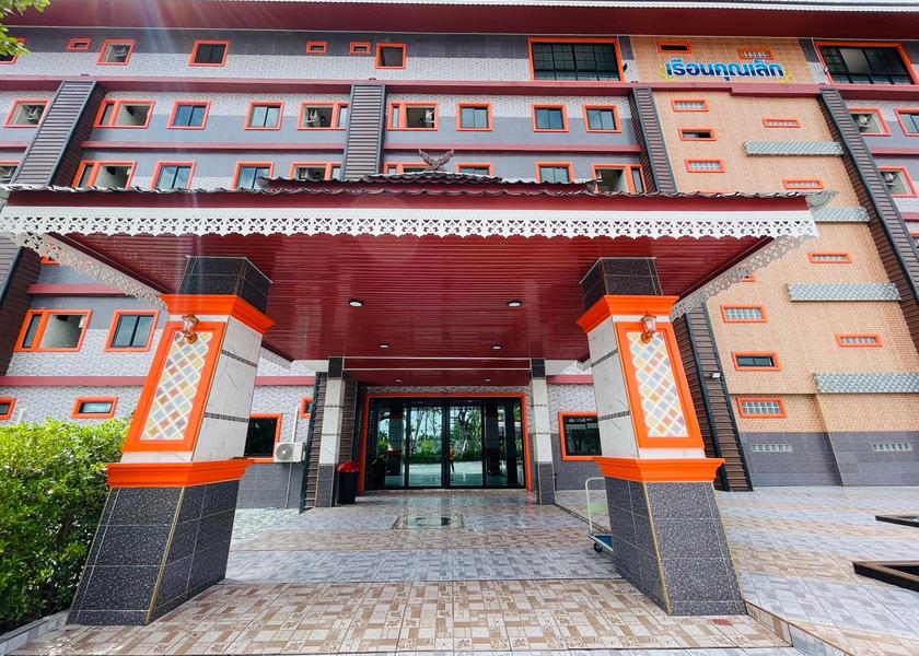 Chonburi Province Phanat Nikhom Exterior view