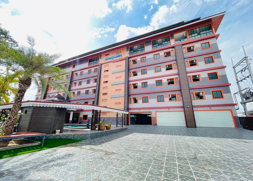 Chonburi Province Phanat Nikhom Exterior view