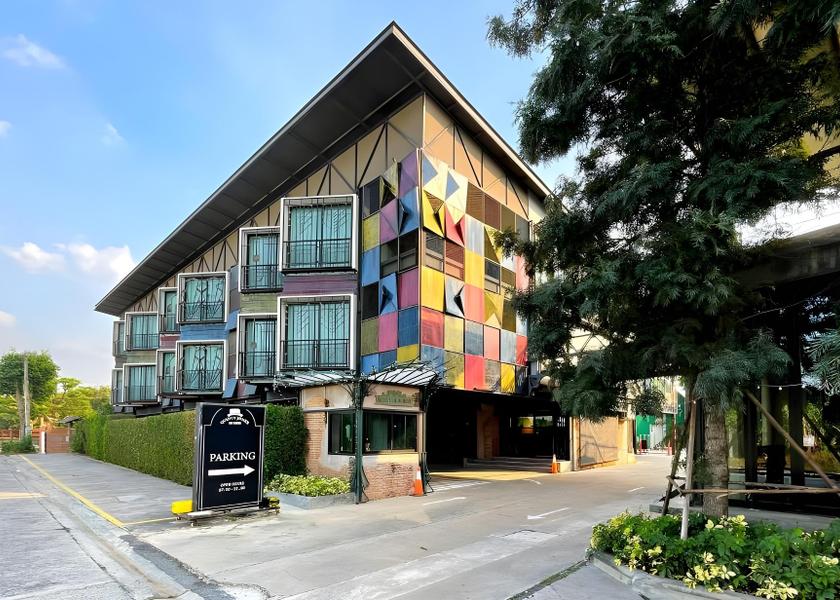 Chonburi Chonburi entrance