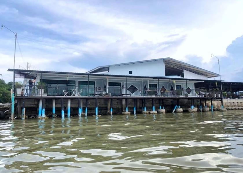 Nakhon Si Thammarat Province Sichon Front of property