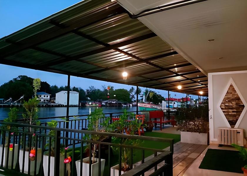 Nakhon Si Thammarat Province Sichon Front of property