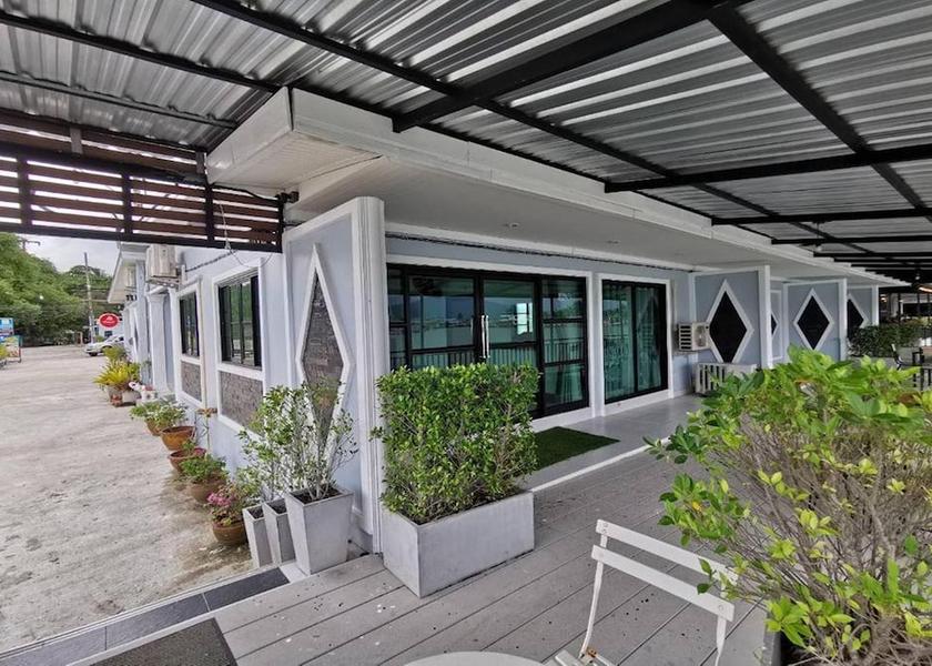 Nakhon Si Thammarat Province Sichon Front of property