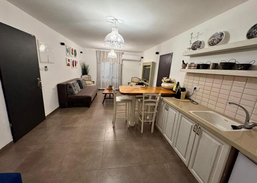  Had Nes Food & Dining