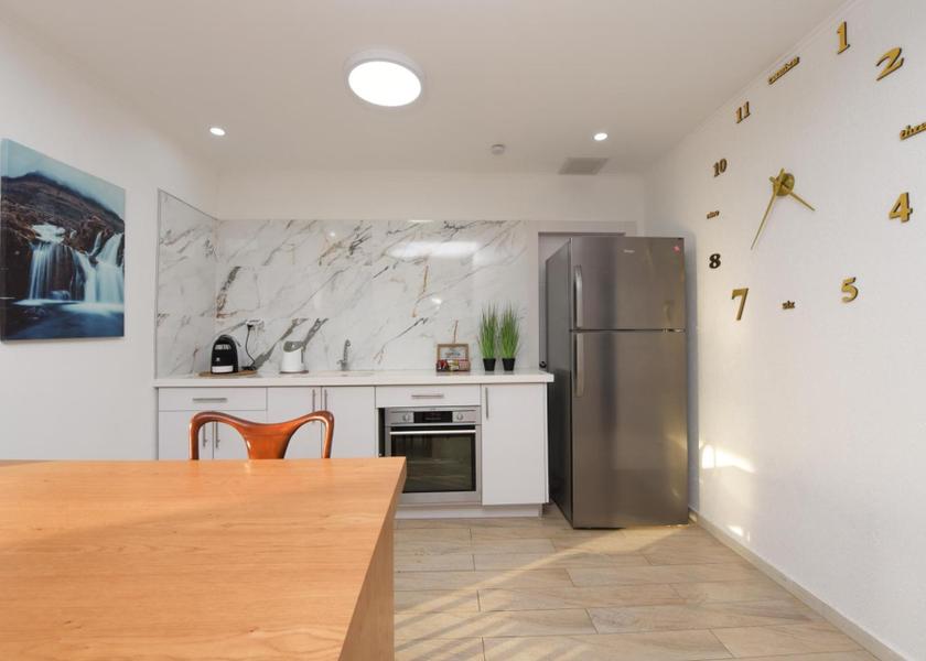  Had Nes Food & Dining