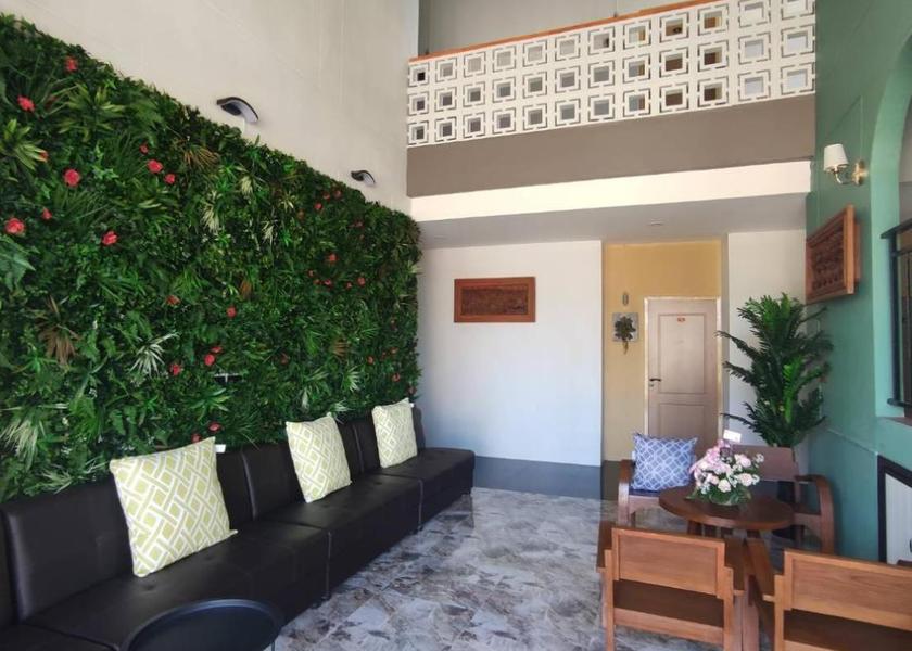 shared lounge/tv area