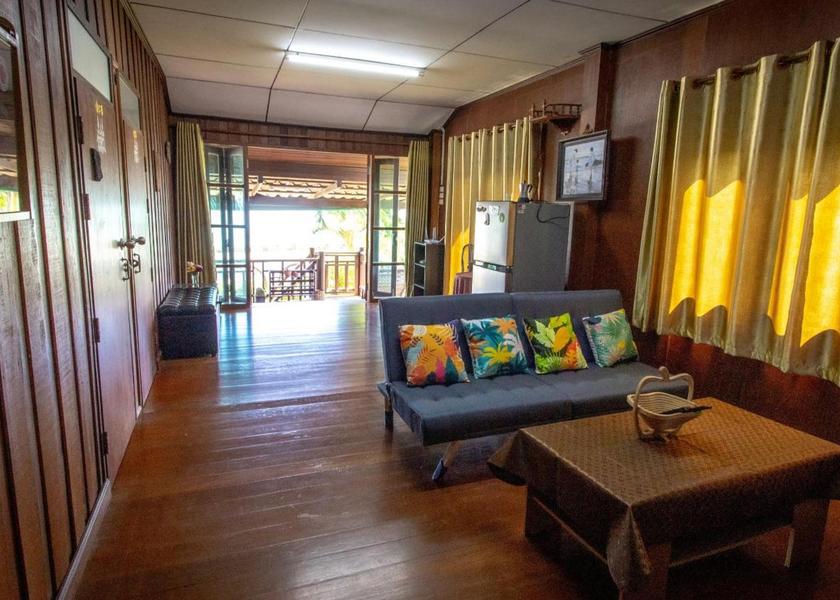 shared lounge/tv area