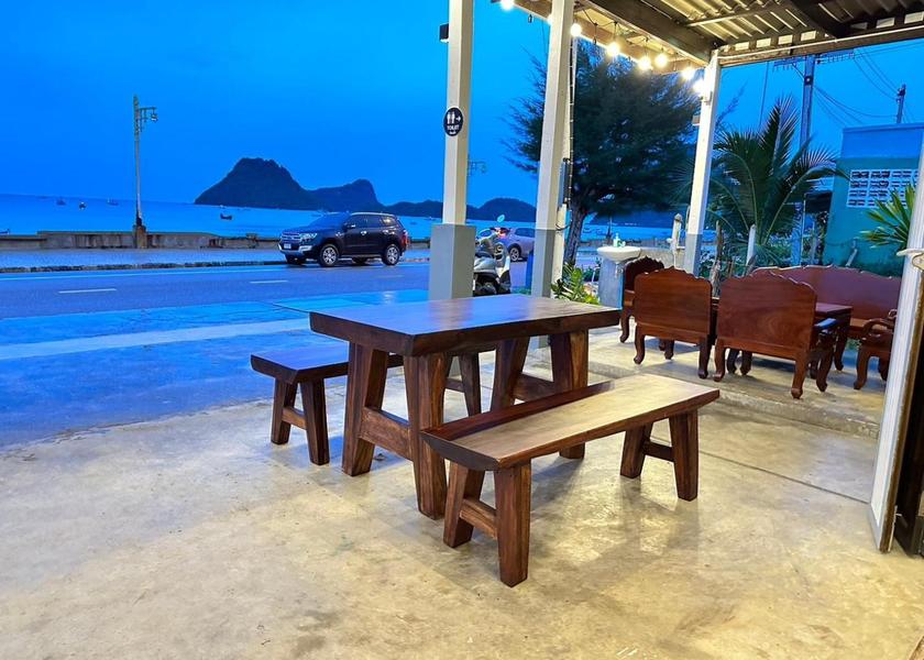 shared lounge/tv area