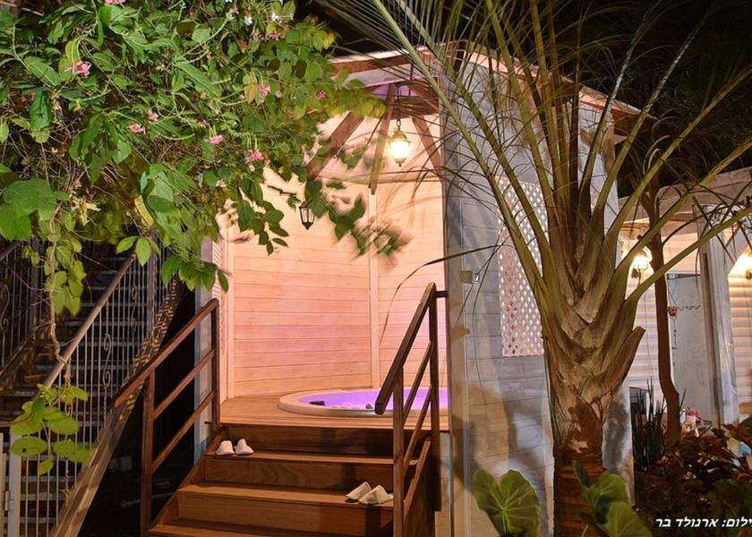 Northern Merom HaGalil hot tub