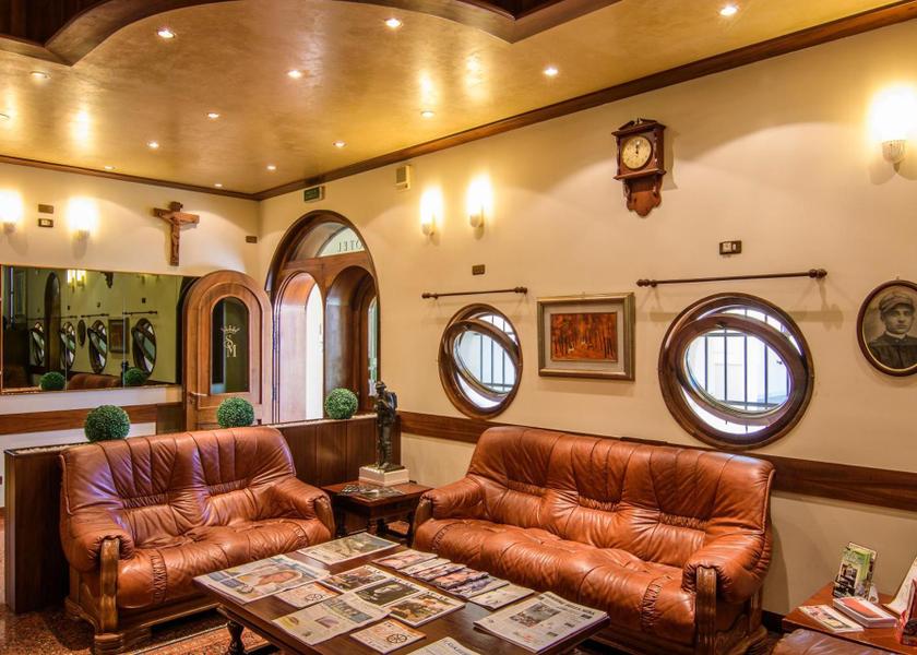 Veneto Montebelluna lobby