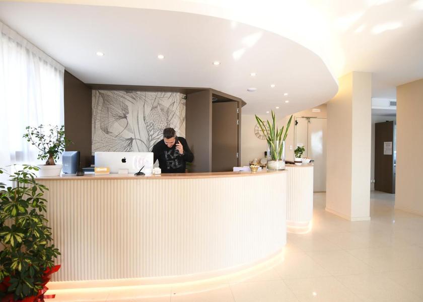 Veneto Montebelluna lobby