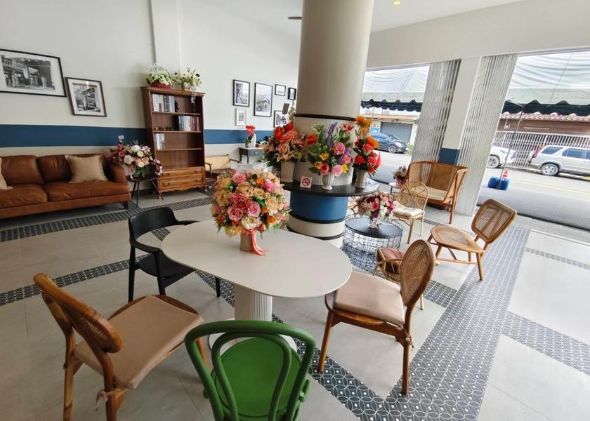 shared lounge/tv area