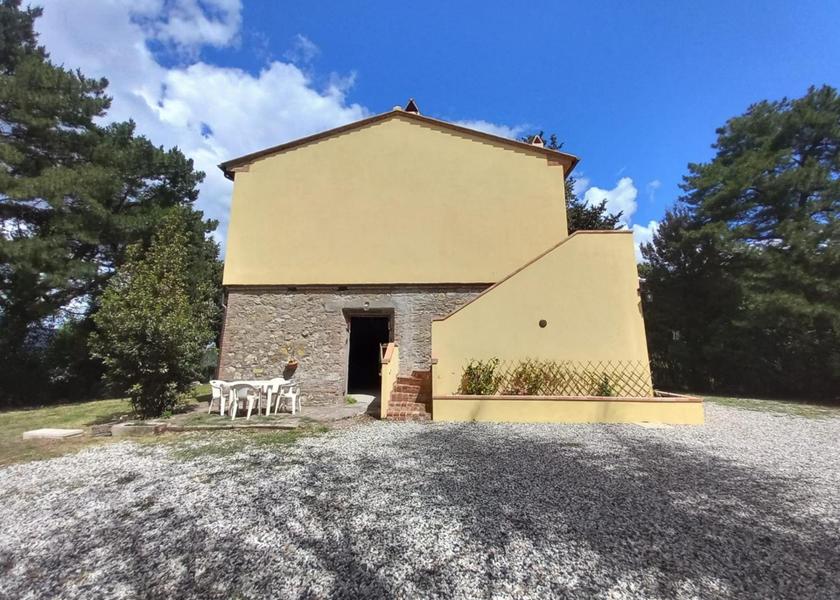 Tuscany Monteverdi Marittimo garden