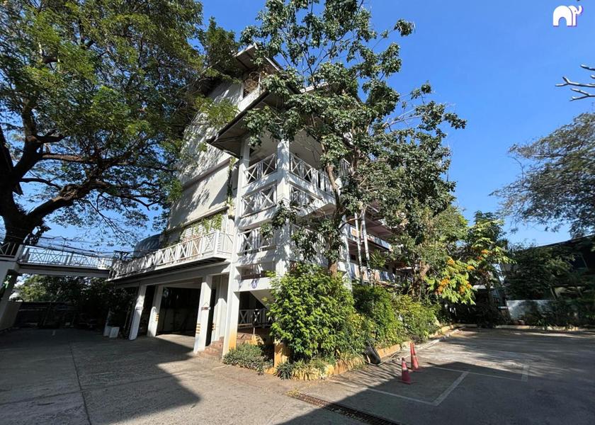 Sisaket Sisaket exterior view