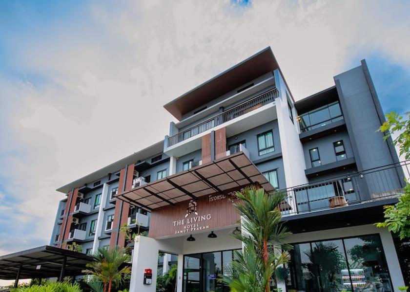 Samut Prakan Province Bang Bo Front of property