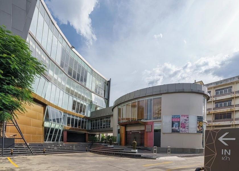 Samut Sakhon Province Krathum Baen Property entrance