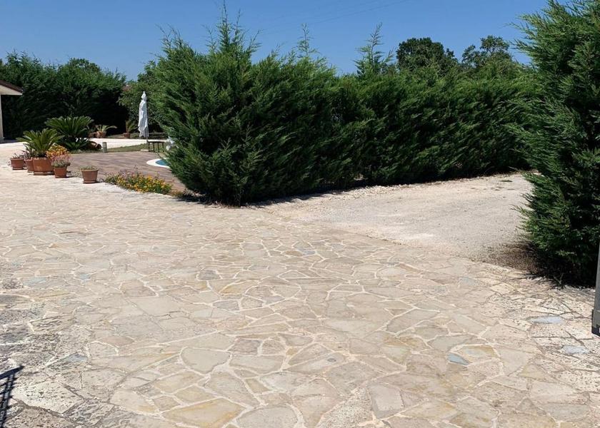 Puglia Noci exterior view