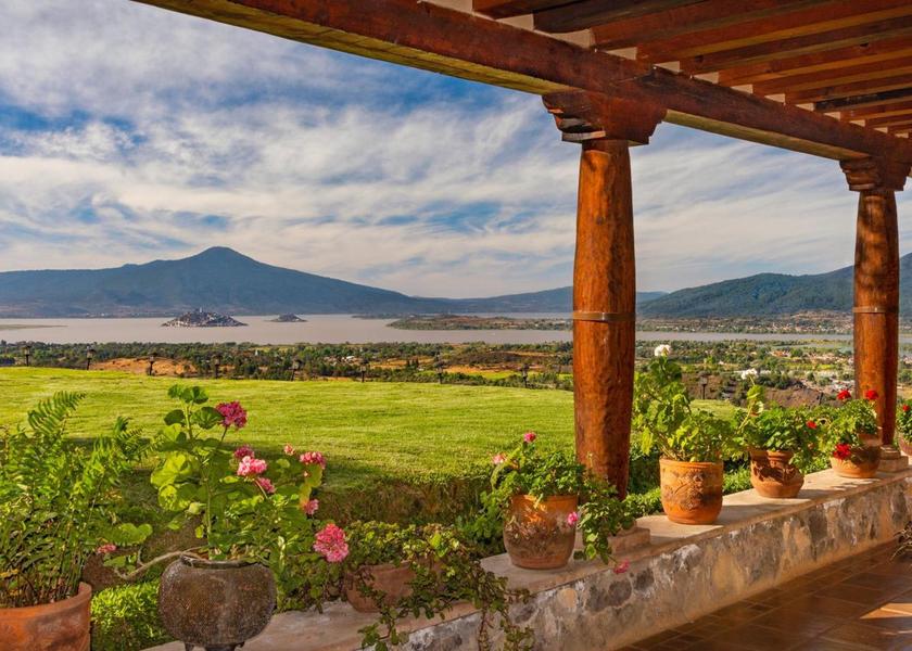 Michoacán Patzcuaro garden