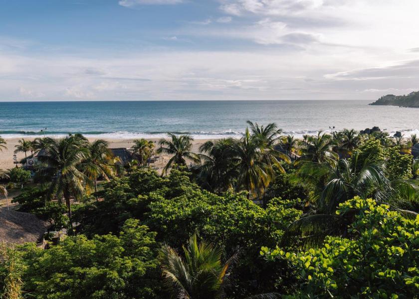 Oaxaca Puerto Escondido surrounding environment