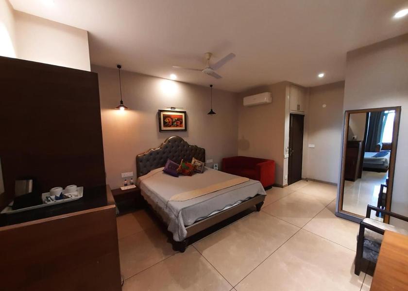 Himachal Pradesh Kasauli Super Deluxe Room