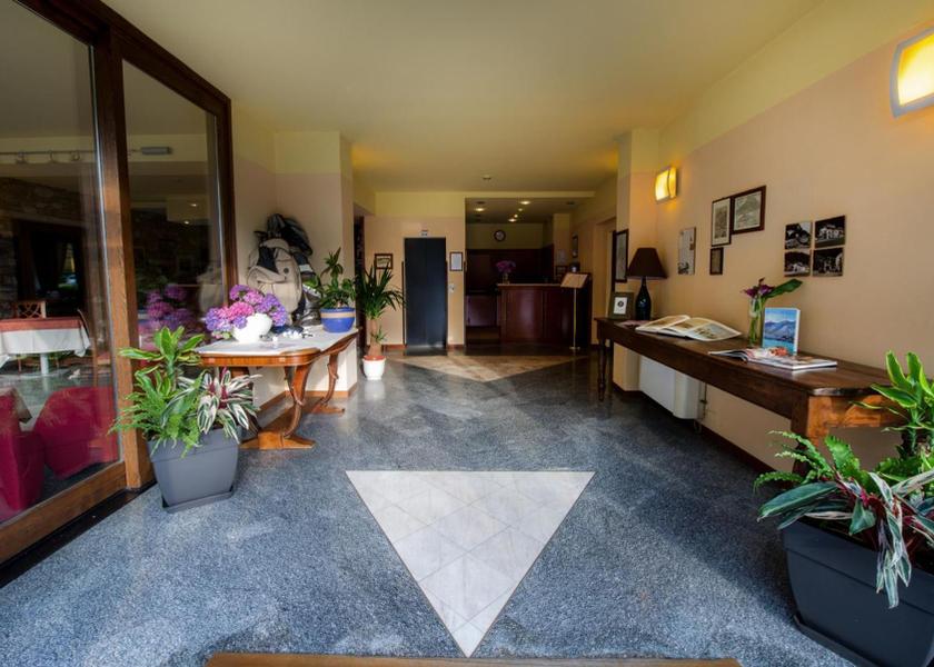 Piedmont Pettenasco lobby