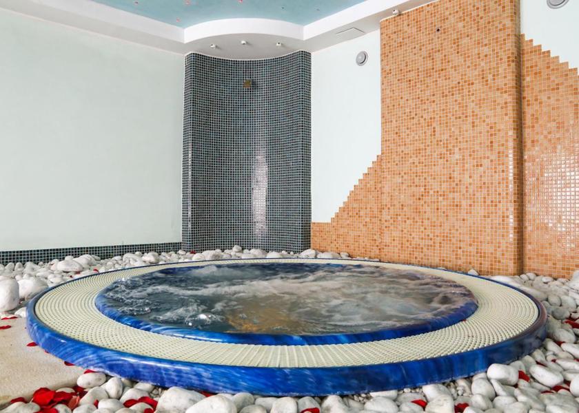 Campania Pimonte hot tub