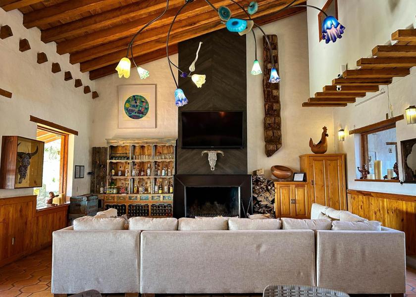 Jalisco Tapalpa shared lounge/tv area