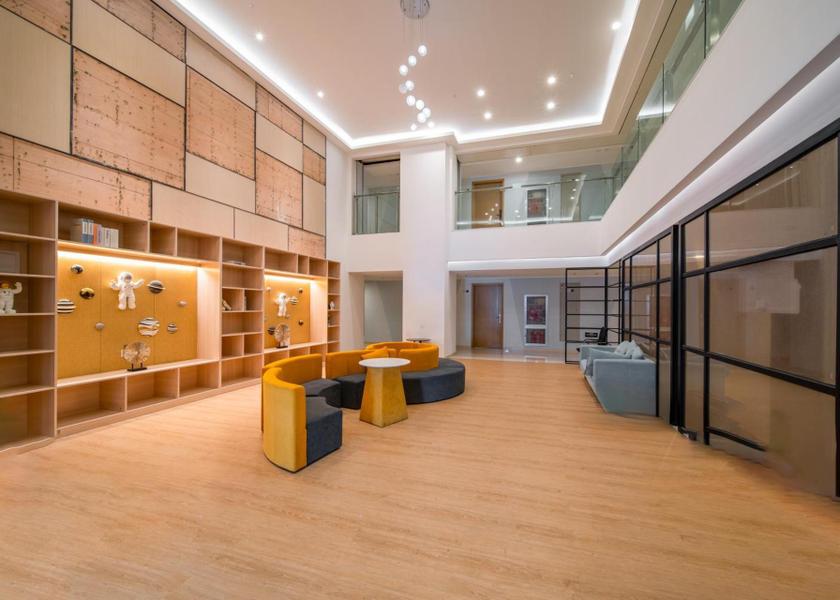 shared lounge/tv area