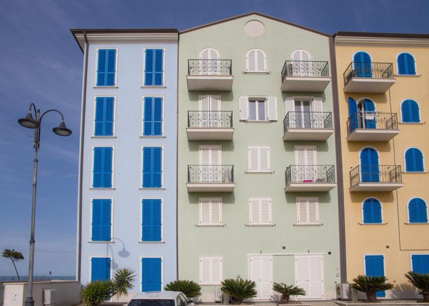 Marche Porto Recanati entrance